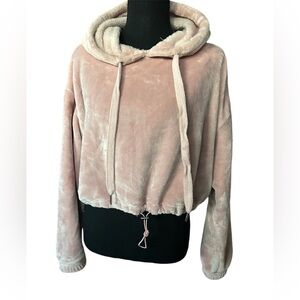 5/25$ ✨ Faux Fur Pink Hoodie